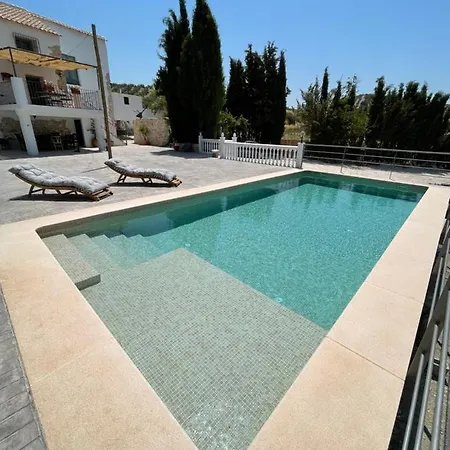 Cortijo Angosturas * מונטפריו