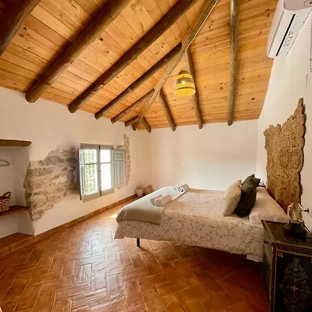 Cortijo Angosturas מונטפריו